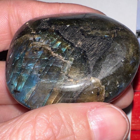 Pilished Labradorite Palm stone A grade - Picture 7 of 15